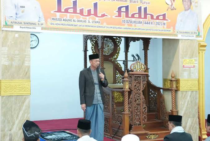 Bupati Rohil Laksanakan Sholat Idul Adha di Masjid Agung Al Ikhlas Bagansiapiapi dan Gelar Open House