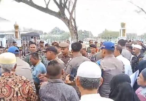 Warga Demo Tolak Siti Badriah dalam Pesta Rakyat HUT Rohul, Ini Penyebabnya