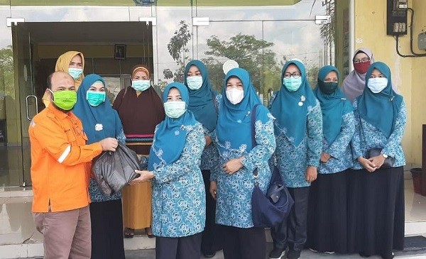 SKK Migas-EMP Bentu Ltd Serahkan Bantuan Sembako ke Pemkab Pelalawan