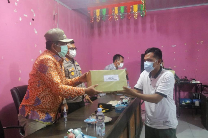 Dua Kampung di Tualang Masuk Zona Oranye, Bupati Siak Bagikan 7.500 Masker ke Rumah Ibadah
