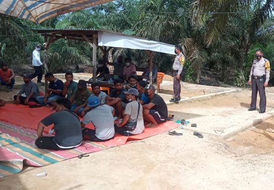 Polsek Pangkalan Kuras Laksanakan Pengamanan Kampanye Calon Kepala Desa Kesuma