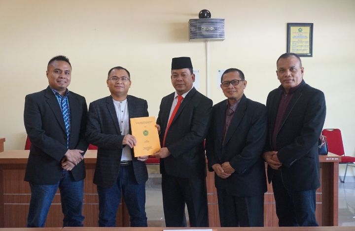 Wakil Ketua DPRD Riau Raih Gelar Magister Manajemen dari Unilak