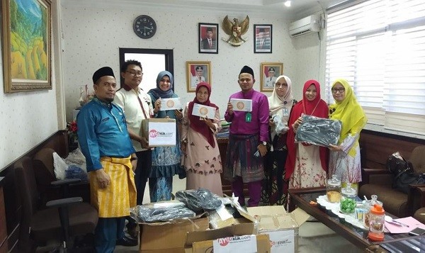 Peduli Covid-19, Ayooklik Beri Bantuan Masker dan APD untuk Tenaga Medis di Riau