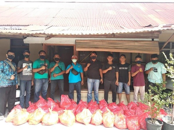 Galang Dana, Ikapeda Berikan Puluhan Paket Sembako