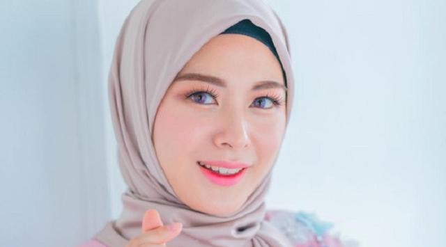 Ayana Moon, Mantan Girlband Korea yang Jadi Muslimah