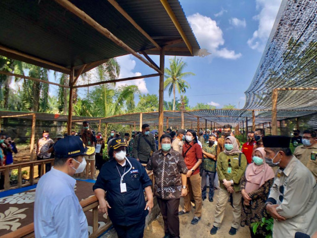 Menteri LHK Resmikan KBD dan Serahkan Bantuan untuk Rakyat Riau