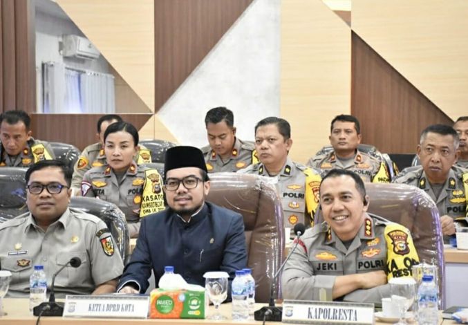 Ginda Burnama Bersama Kapolri Rapat Koordinasi Bahas Dampak Banjir Kabupaten/Kota di Riau