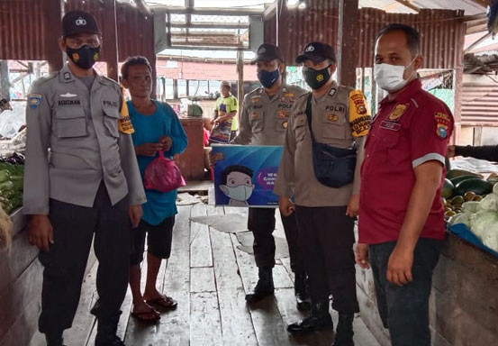Razia Prokes, Polsek Kuala Kampar Tegur Warga yang tak Pakai Masker