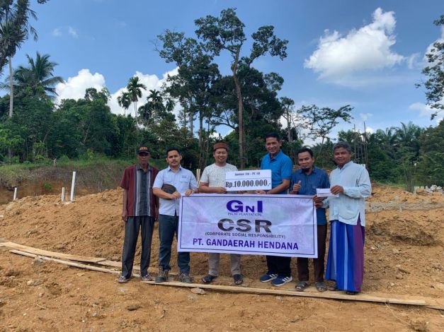 PT Gandaerah Hendana Salurkan Bantuan untuk Pembangunan Masjid Nurul Hidayah di Ukui II