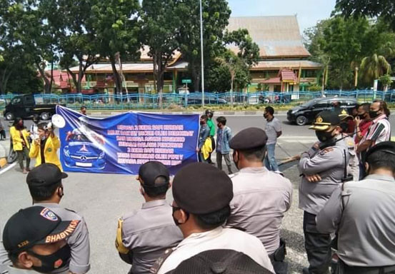 Soal Sapi Kurban, Mahasiswa Unilak Aksi ke DPRD Riau