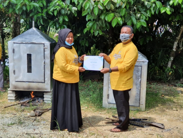 Tim PTDM UMRI Diseminasikan Dehydrator Betel Nut kepada Petani Desa Tanjung Alai Kampar