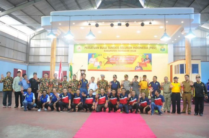Bupati Inhil Hadiri dan Buka Kejurprov PBSI Riau 2017