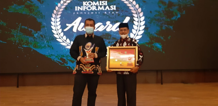 Pemkab Kuansing Terima KI Riau Award 2020