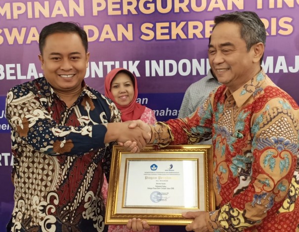 Ditjen Belmawa Kemdikbud Beri Anugerah PCR sebagai Pusat Karir Terbaik 2019