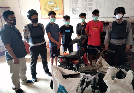 Polsek Kuala Kampar Tangkap 4 Pelaku Curanmor yang Meresahkan Warga