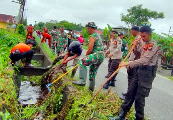 Peringati Hari Juang TNI AD ke-77, Kapolres Bengkalis Turunkan Personel Goro Bersama