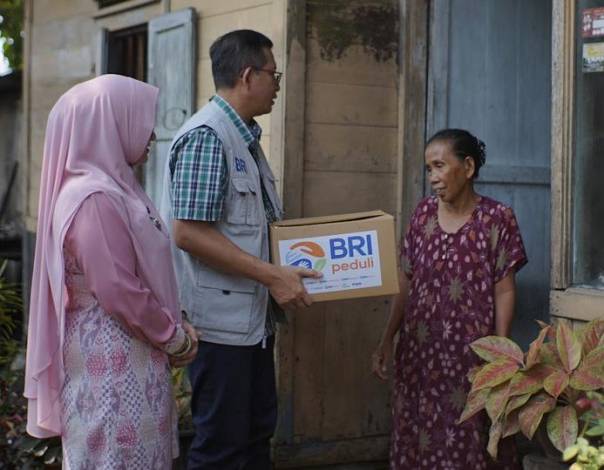 BRI Group Bagikan 1.787 Paket Sembako dan Santunan Anak Yatim Piatu di Pekanbaru