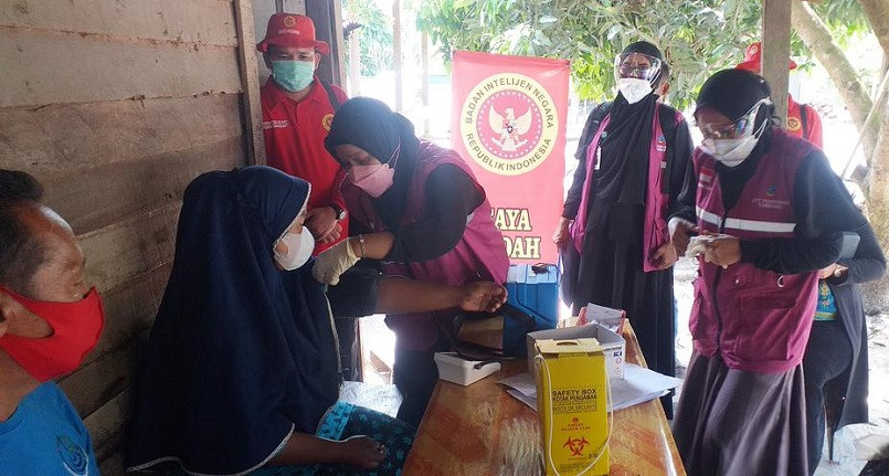 BIN Daerah Riau Laksanakan Vaksinasi Massal Lanjutan Door to Door kepada Masyarakat dan Pelajar