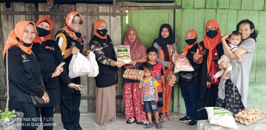 Bantu Masyarakat di Tengah Covid-19, Pekanbaru Kota Bertuah Berikan 80 Paket Sembako