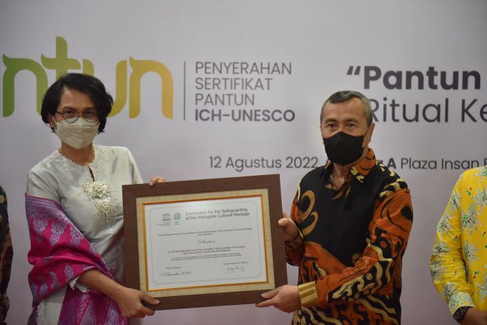 GALERI FOTO: Gubernur Riau Terima Penghargaan Bakti Koperasi dan UKM