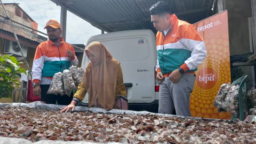 Didukung BTPN Syariah, Penjual Kerupuk di Pekanbaru Raup Untung Puluhan Juta Rupiah