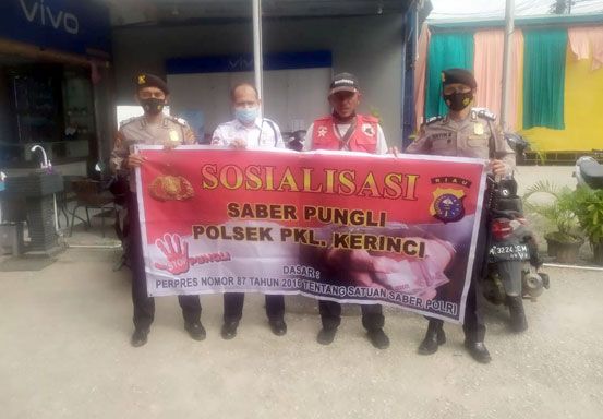 Giat Saber Pungli, Personel Polsek Pangkalan Kerinci Ingatkan Petugas Biaya Parkir Sesuai Aturan