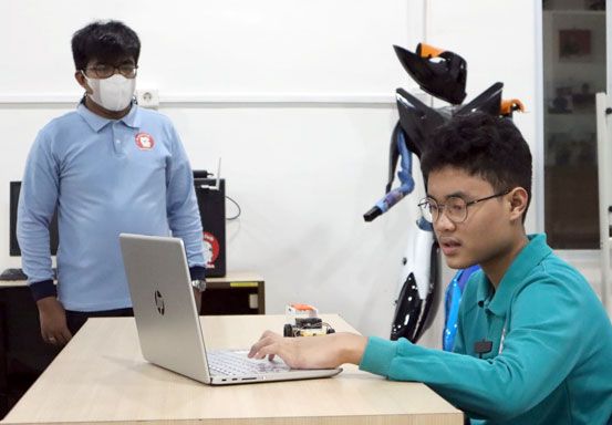 Ahmad Ghani Al Ghifari Ukir Prestasi di Bidang Robotik, Mulai Rakit Robot Hingga Memprogram Drone