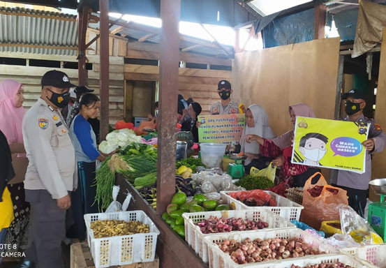 Cegah Penyebaran Covid-19, Polsek Kuala Kampar Razia Prokes di Pasar