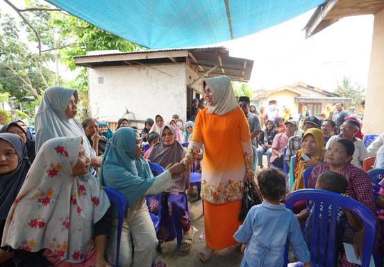 Ketua TP-PKK Provinsi Riau Salurkan 100 Sembako dan Alquran di Kelurahan Tangkerang Timur