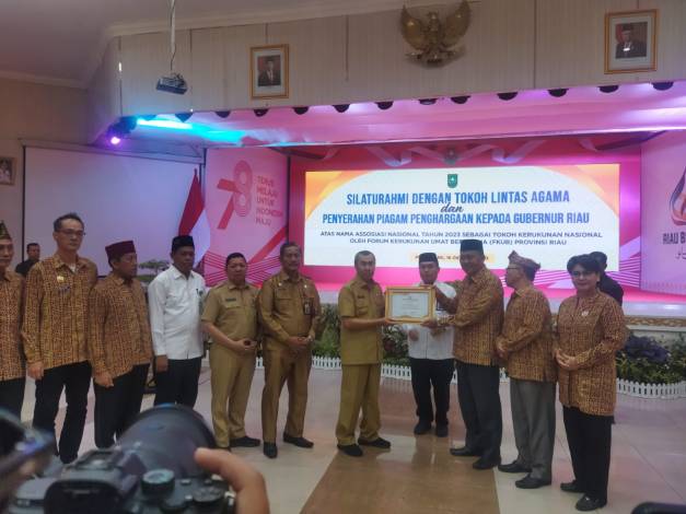 Tingkatkan Indeks Kerukunan Beragama, FKUB Riau Beri Gubri Penghargaan
