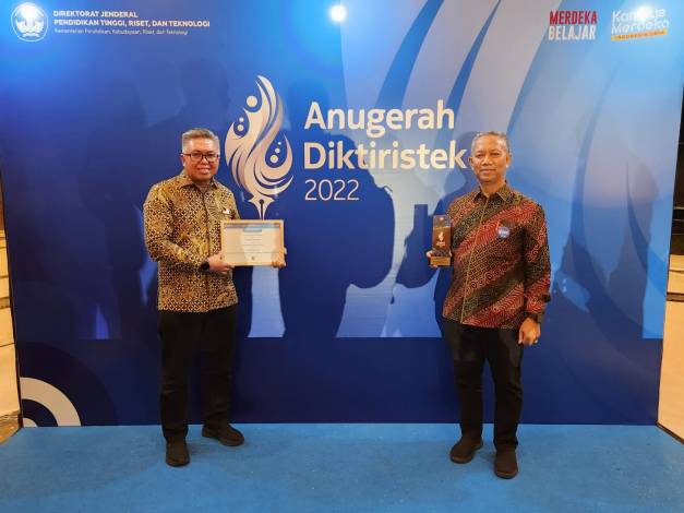 UIR Raih Penghargaan Pelaporan Kerjasama Terbaik Anugerah Kerjasama Diktiristek