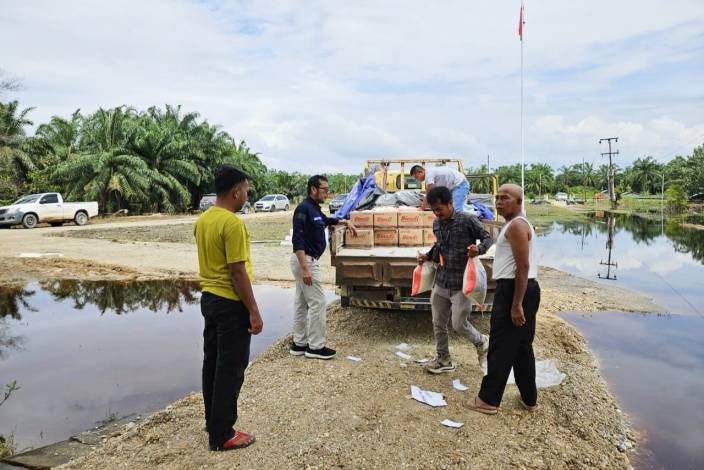PT Wahanakarsa Swandiri Bantu 2.000 Paket Sembako untuk Korban Banjir Pekanbaru dan Rohil