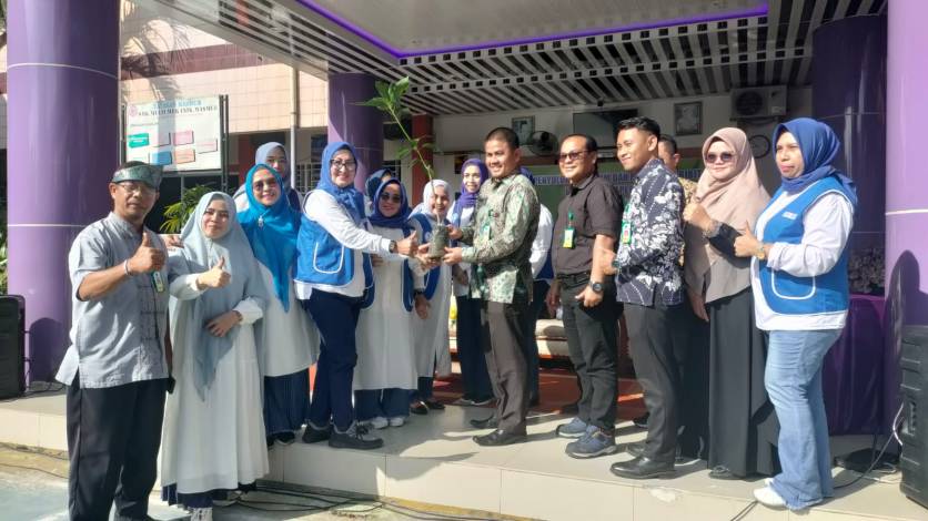 Ratusan Siswa SMK Masmur Antusias Ikuti Penyuluhan Hukum IWAPI Riau