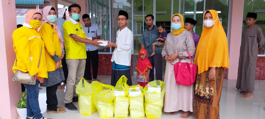 Golkar Riau Bagikan Ribuan Takjil dan Nasi Kotak di Pekanbaru