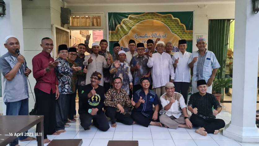 Jelang Lebaran, Komunitas Ngapak Riau Bagi-bagi Bingkisan
