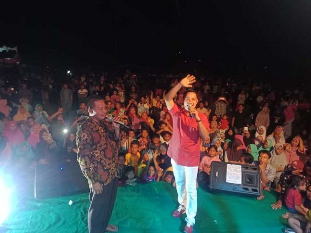 Ribuan Warga Pelalawan Saksikan Panggung Rakyat bersama Husni Tamrin