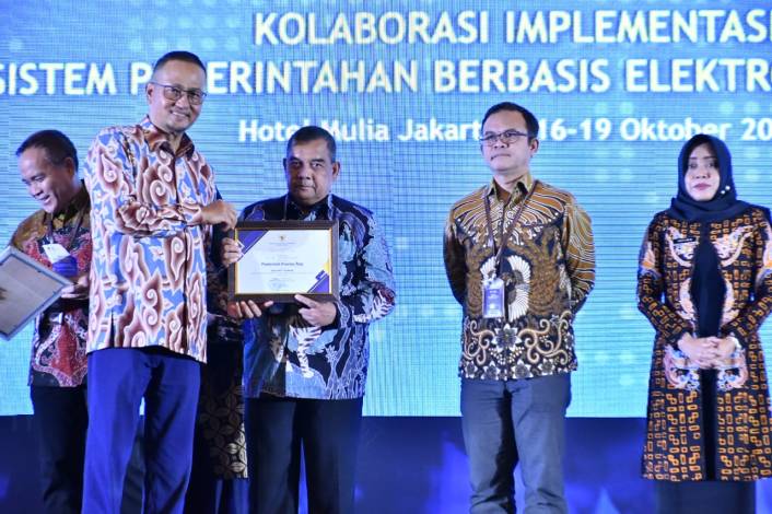 Pemprov Riau Raih Penghargaan Pemanfaatan Pusat Data Nasional Terbaik