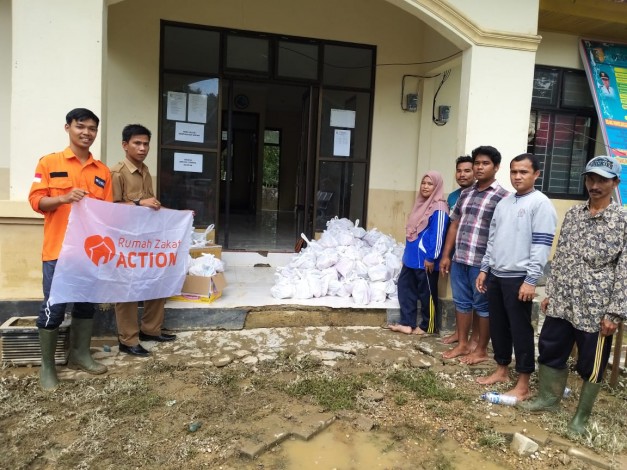 Rumah Zakat Salurkan 320 Paket Superqurban ke Masyarakat Pulau Busuk