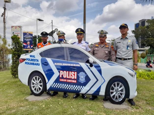 Bikin Pengendara Lebih Berhati-hati, Polisi Pasang Mobil Kamuflase di Pekanbaru