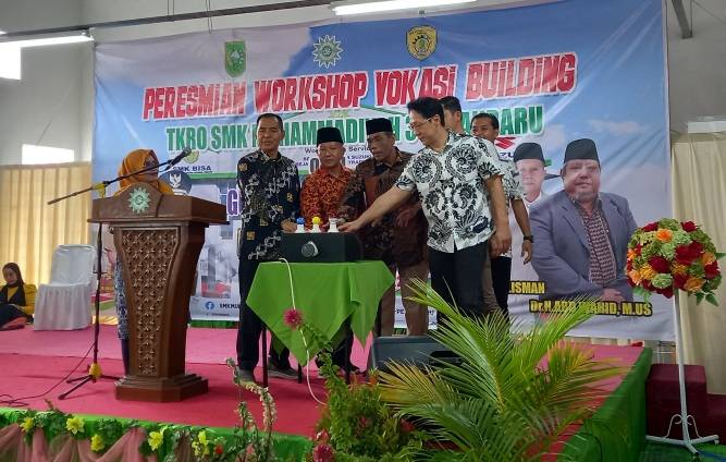 SMK 3 Muhammadiyah Pekanbaru Resmikan Workshop Vokasi Building TKRO