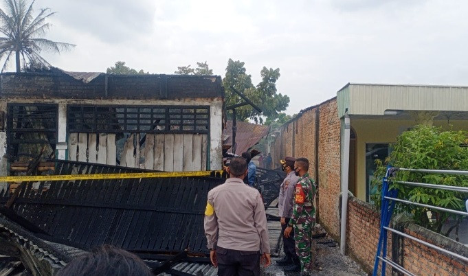 Pabrik Kerupuk Ikan Palembang di Pekanbaru Terbakar