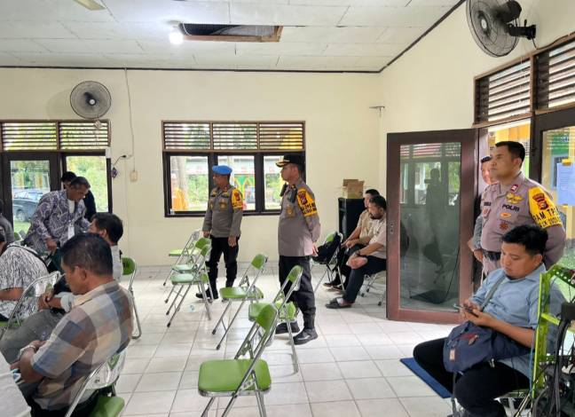 Wakapolres Kampar Sidak Pelaksanaan Rekapitulasi dan Perhitungan Suara Pemilu 2024 di Kecamatan Siak Hulu