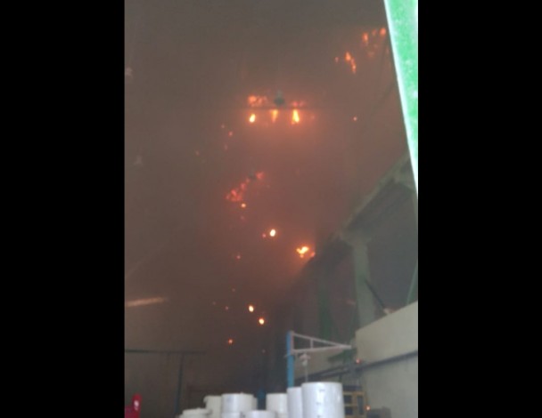 Atap Pabrik IKPP Terbakar