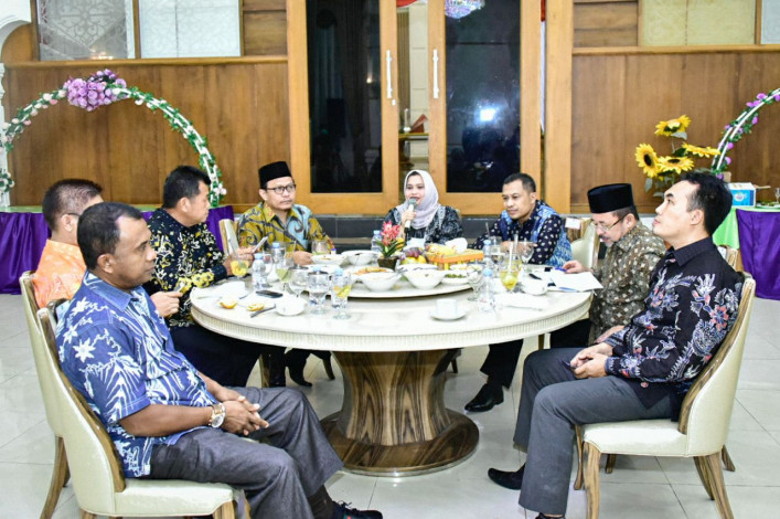 Diajak Kasmarni-Bagus Makan Malam, Ketua DPRD Bengkalis: Sejuk Rasanya