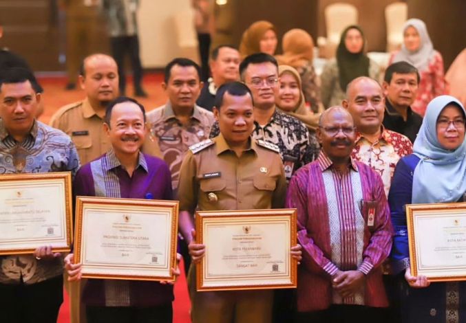 Kepala BKPSDM Dampingi Pj Walikota Terima Penghargaan Anugerah Kualitas Pengisian Jabatan Pimpinan Tinggi Tahun 2023