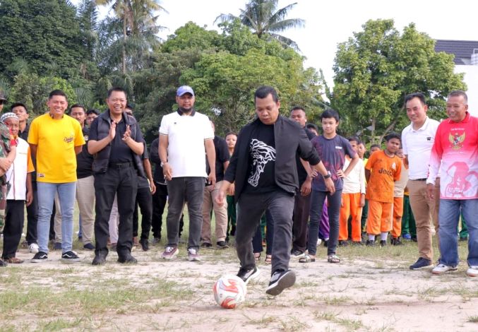 Kadispora Dampingi Pj Walikota Buka Turnamen Sepak Bola Kulim Cup: Pemain dan Wasit Jaga Sportivitas