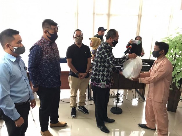 KSP Sahabat Mitra Sejati Berbagi 10.000 Paket Sembako