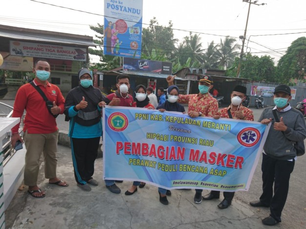 Bersama Hipgabi Riau, PPNI Meranti Bagikan Masker N95 di Selatpanjang