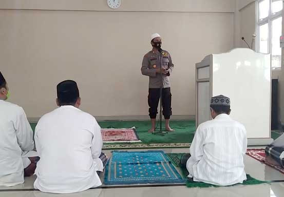 Kapolsek Ukui Ajak Jemaah Masjid Jami Al Muslimin Menerapkan Protokol Kesehatan