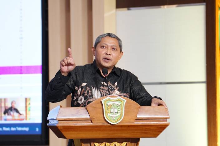 Direktur Kelembagaan Kemendikbud Paparkan Kebijakan Pendidikan Tinggi di Indonesia kepada Peserta BKSPTIS